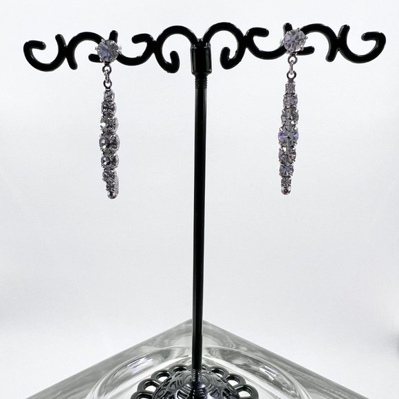 Dior - Vintage Costume Silver Tone Graduated Clear Crystal Drop Post Earrings - Picture 2 of 6